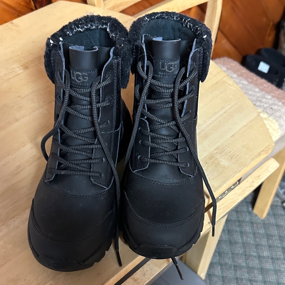 UGG Women's Black Lace-Up Fur-Trim Winter Boots